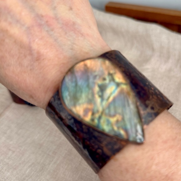 Labradorite and Copper Cuff Bracelet - Picture 4 of 9